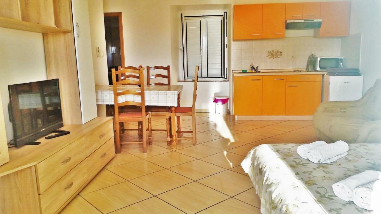 Obala Apartment & Studios Malinska Exteriér fotografie