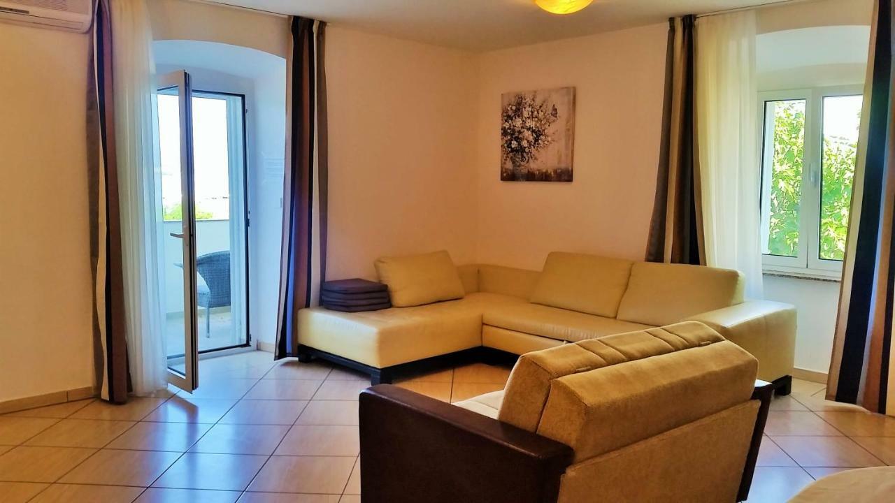 Obala Apartment & Studios Malinska Exteriér fotografie