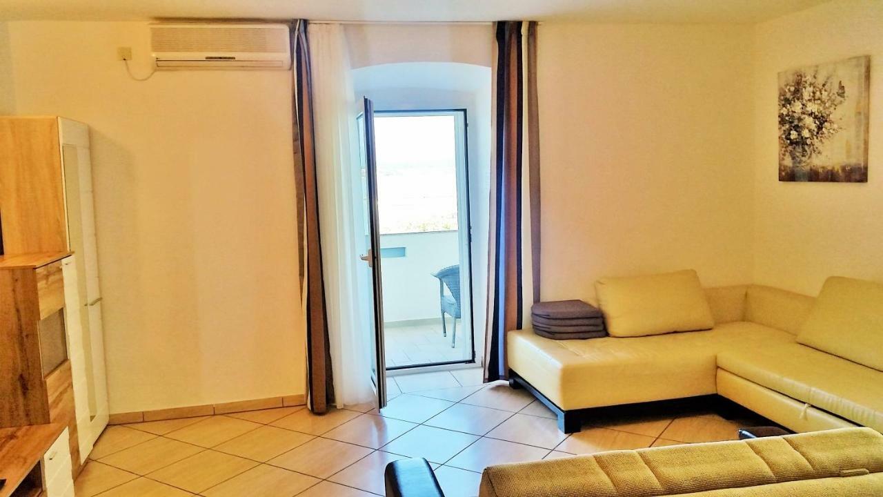 Obala Apartment & Studios Malinska Exteriér fotografie